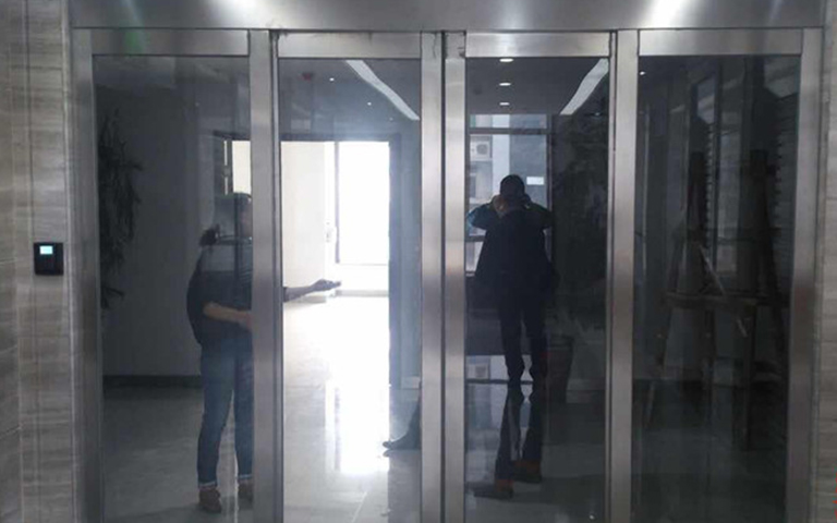 環(huán)能科技有限公司選定山西超躍安防玻璃感應門