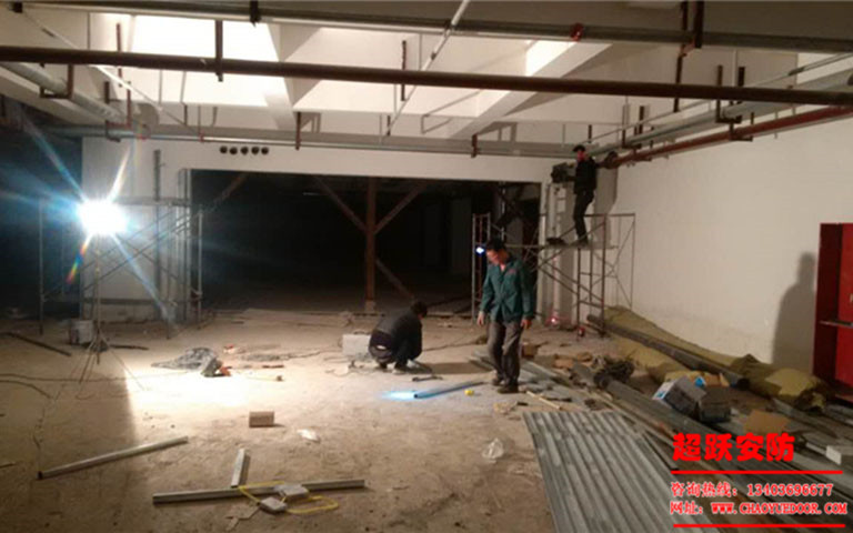 10.20府東花園安裝防火卷簾門工地施工現場