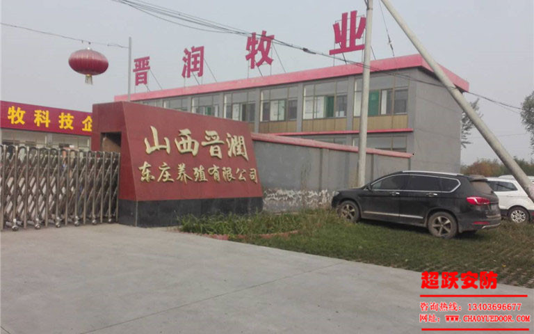 2017年10月24日晉潤牧業(yè)伸縮門維修完工