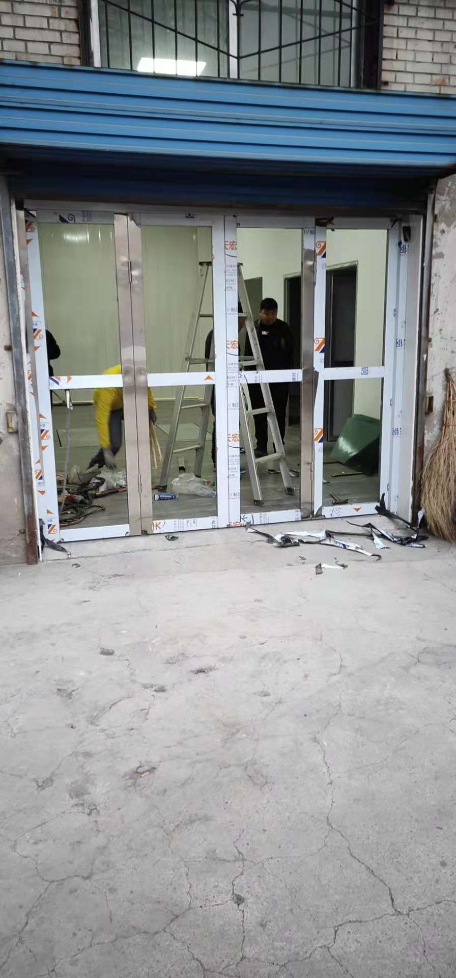 2018年11月16日平陽路農機公司對面禮智信汽服不銹鋼折疊門案例